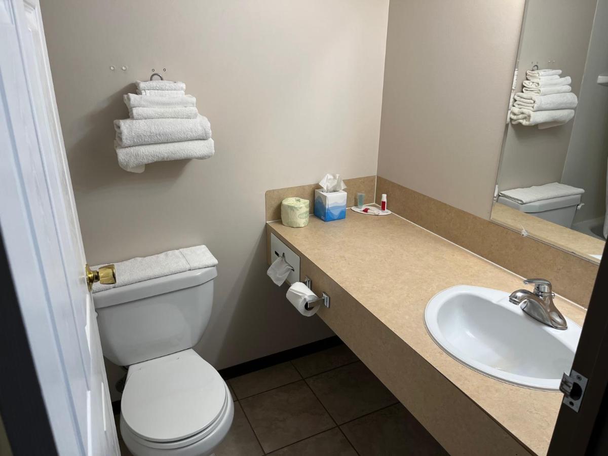 Best Stay Inn Melville Exterior foto
